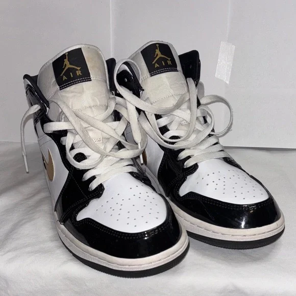 Jordan Black and Gold Sneakers - Picture 3 of 6